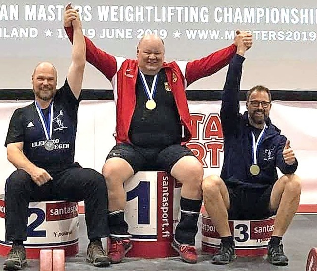 Jrgen Braun (Mitte) bejubelt seinen EM-Erfolg.   | Foto: privat