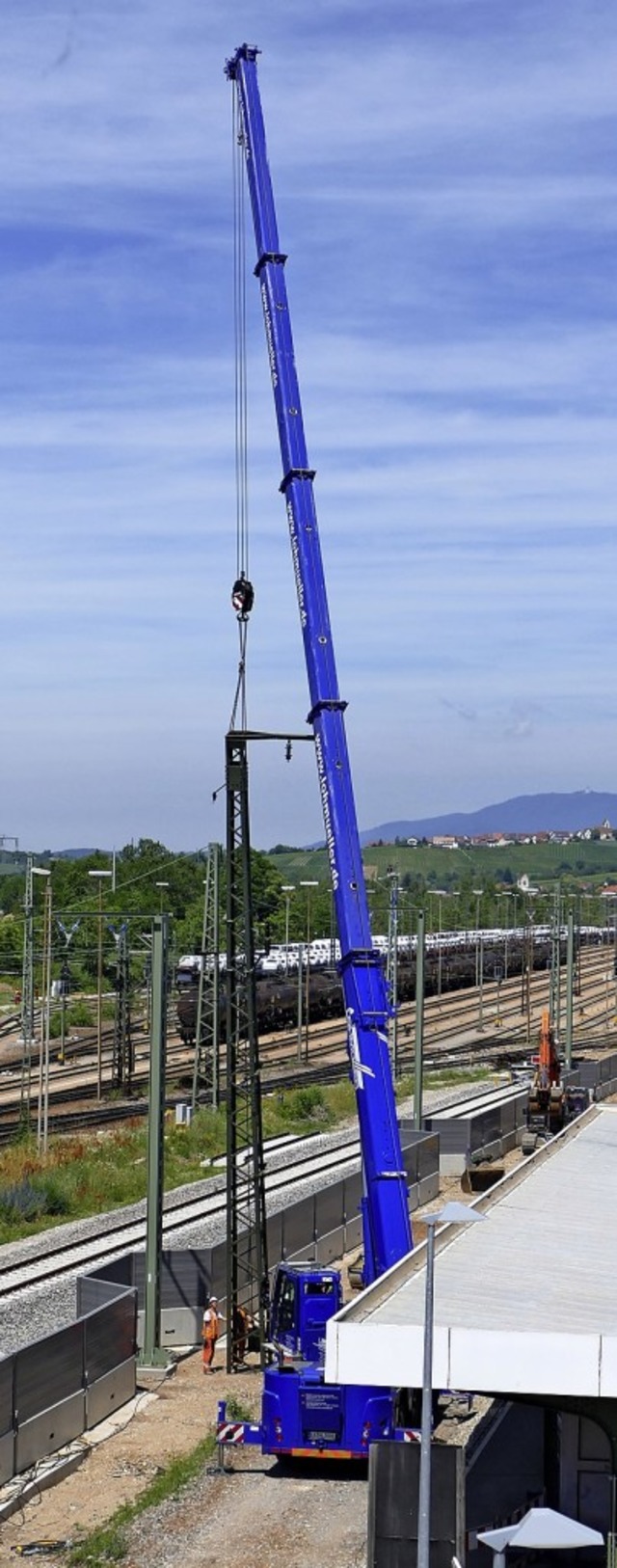 Ausgedient hat der alte Strommast. Mit...t  und dann &#8222;flachgelegt&#8220;.  | Foto: Ulrich Senf