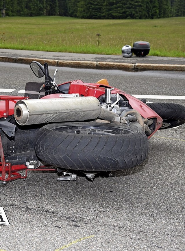 Diese Motorradtour war fr den Fahrer ... Neuglashtten wohl ein Auto bersah.   | Foto: kamera24