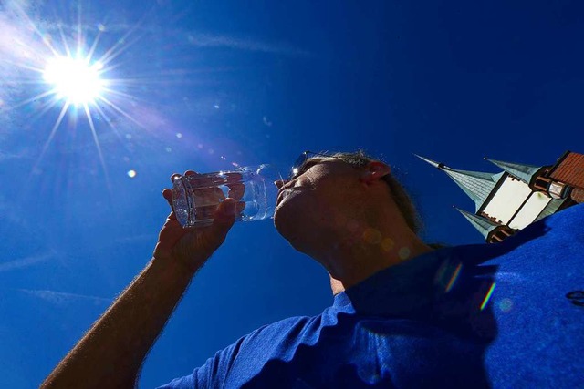 Viel trinken hilft, wenn die Temperatu...tlich ber die 30-Grad-Marke klettern.  | Foto: Ingo Schneider