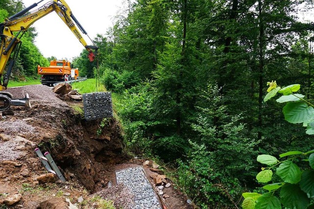 Im oberen Bereich der Kreisstrae zwis...rbe) zur Hangbefestigung eingelassen.  | Foto: Hans-Jrgen Sackmann