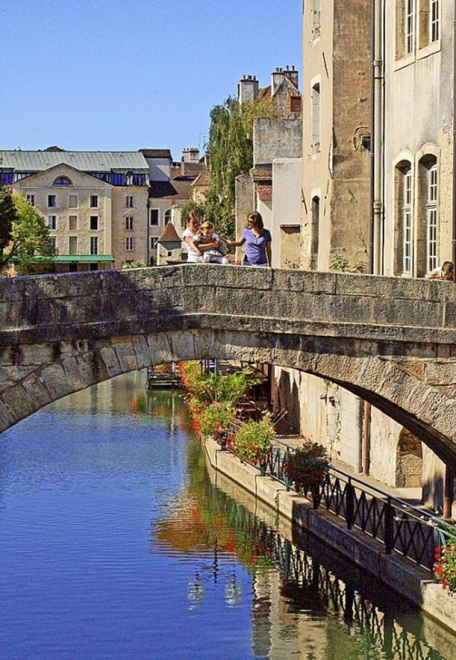 Ob die zahlreichen Brcken oder  Louis...(Bild links), Dole hat viel zu bieten.  | Foto: SandrineBaverel (BFCTourisme)