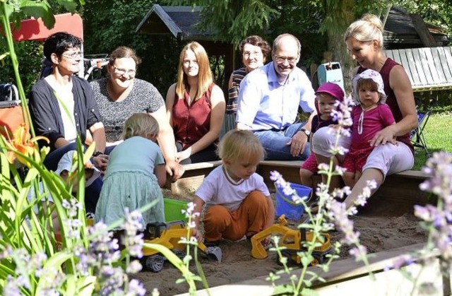 Zu Besuch bei Ute Bieler (rechts): Cor...ler und Christian Renkert (von links)   | Foto: Moritz Lehmann