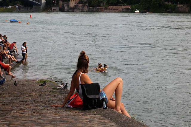 Erst am Dienstagabend wurden zwei Schwimmer aus dem Rhein gerettet (Symbolbild).  | Foto: Joshua Kocher