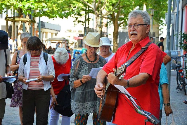 Erhard Zeh (rechts) ist in diesem Jahr...tler bei &#8222;Lrrach singt&#8220;.   | Foto: Barbara Ruda