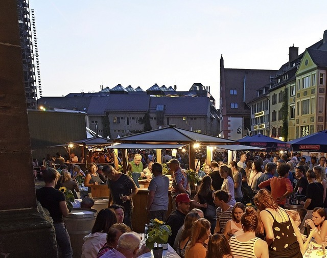 Der Mnsterplatz ist die Heimat des Freiburger Weinfestes.  | Foto: Rita Eggstein