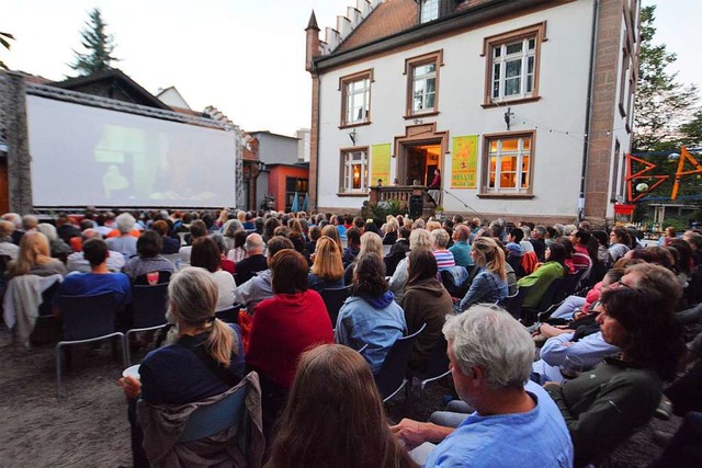 Das Team des Free Cinema ldt ein zum &#8222;Kino im Hof&#8220; mit ohne Dach    | Foto: Barbara Ruda