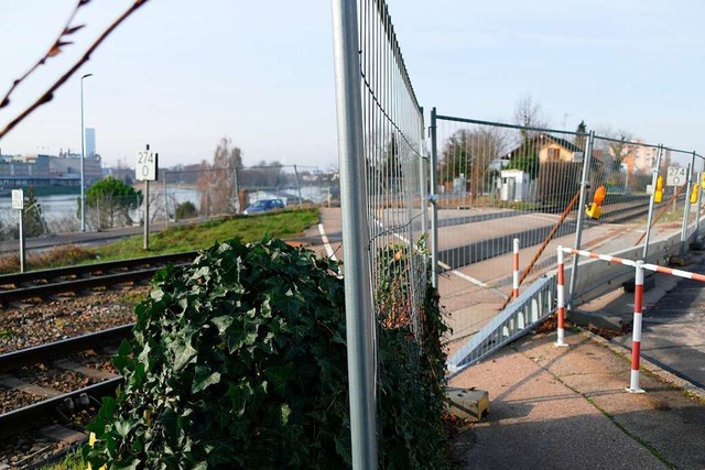 Der Bahnbergang wird zurckgebaut.   | Foto: Verena Pichler 