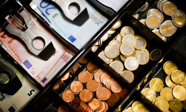 Geld klauten zwei Mnner aus eine Ladenkasse.  | Foto: Daniel Reinhardt