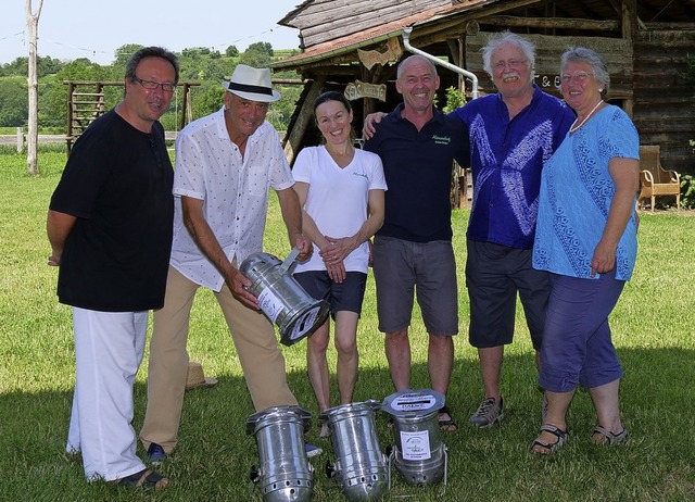 Freuten sich ber das Spendenergebnis:...a Mhlen-Haas von der Stiftung Brcke.  | Foto: Privat