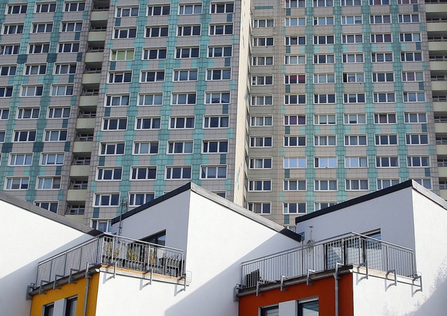Wohnungsmangel, auch wenn es nicht so ... in Berlin ein Jahr nach einem Domizil  | Foto: Wolfgang Kumm (dpa)