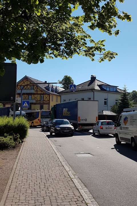 Die Sperrung im Höllental führt auch zu Verkehrschaos in St. Märgen.  | Foto: Heinrich Fehrenbach