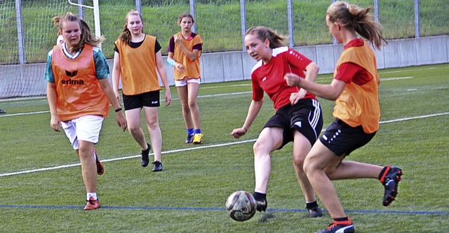 Abschlusstraining vor dem Pokalfinale:...angen Hemdchen und die B-Juniorinnen.   | Foto: Monika Weber