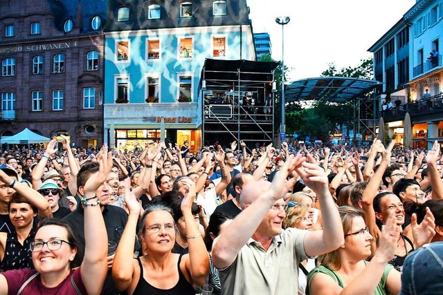 Fans auf dem Marktplatz  | Foto: Bartbara Ruda