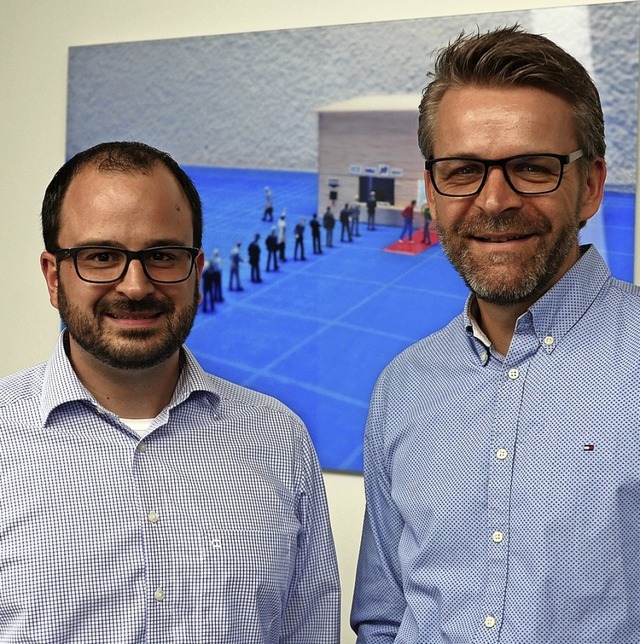 Vertriebsleiter Daniel Piunno (links) ...enzlingen neue Mitarbeiter einstellen.  | Foto: Jannik Jrgens