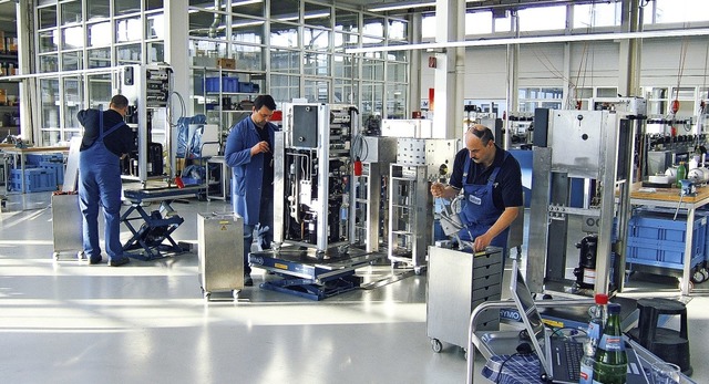 Produktion bei Klte-Huber, aktuell entsteht eine weitere Werkhalle.   | Foto: PEter Huber Kltemaschinenbau AG