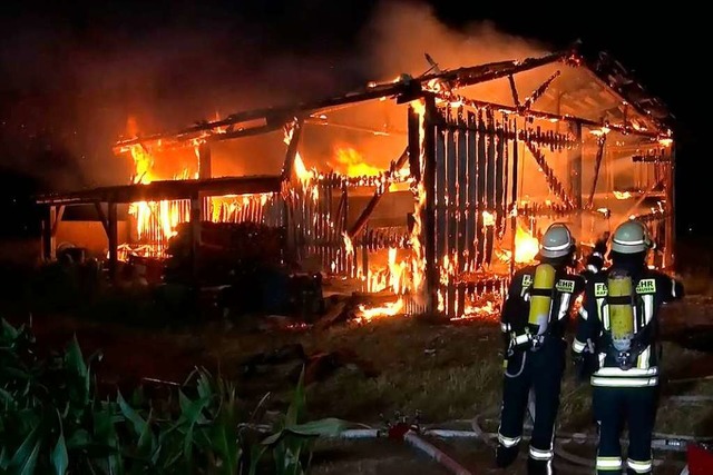 Die Feuerwehr konnte die Scheune nicht mehr retten.  | Foto: Wolfgang Knstle