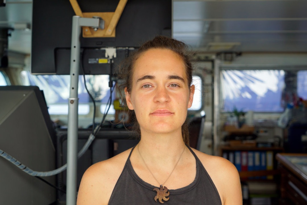 Carola Rackete aus Kiel, deutsche Kapi...ommen noch an Bord des Rettungsschiffs  | Foto: Till M. Egen (dpa)