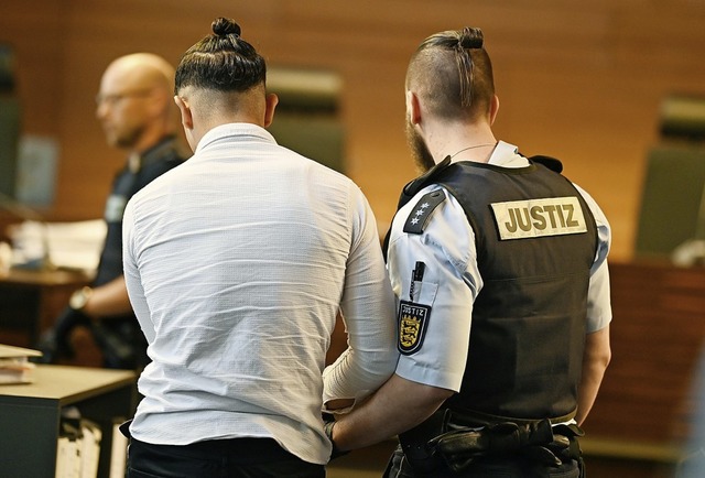 Im Landgericht Freiburg hat diese Woche der Prozess gegen elf Mnner begonnen.   | Foto: Patrick Seeger (dpa)