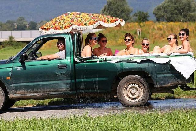 Cooler Pool - Wasserspa auf Pickup-Truck