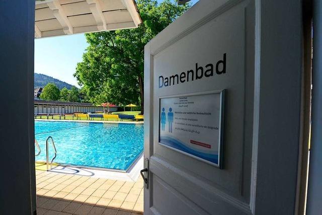 Im Freiburger Loretto-Damenbad geht es trotz der Hitze derzeit friedlich zu