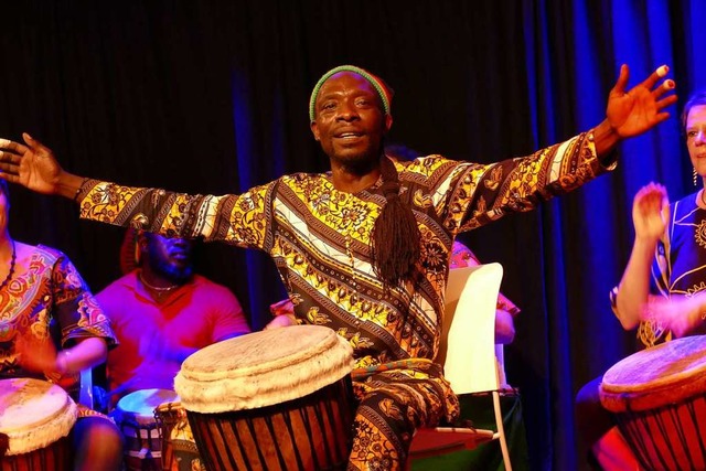 Badou Sne stellte beim Trommelkonzert auch seine Gruppe Fankani vor.  | Foto: Peter Gerigk