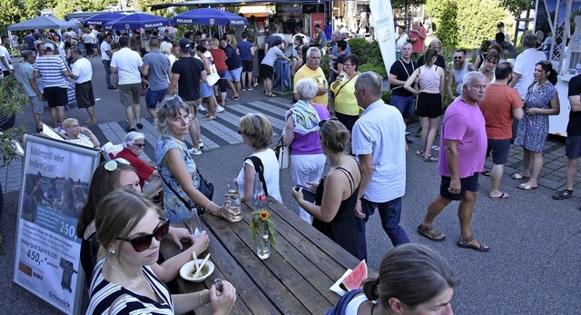 Am Abend fllte sich das Gelnde beim Food-Truck-Fest der Badischen Zeitung.  | Foto: Benedikt Sommer