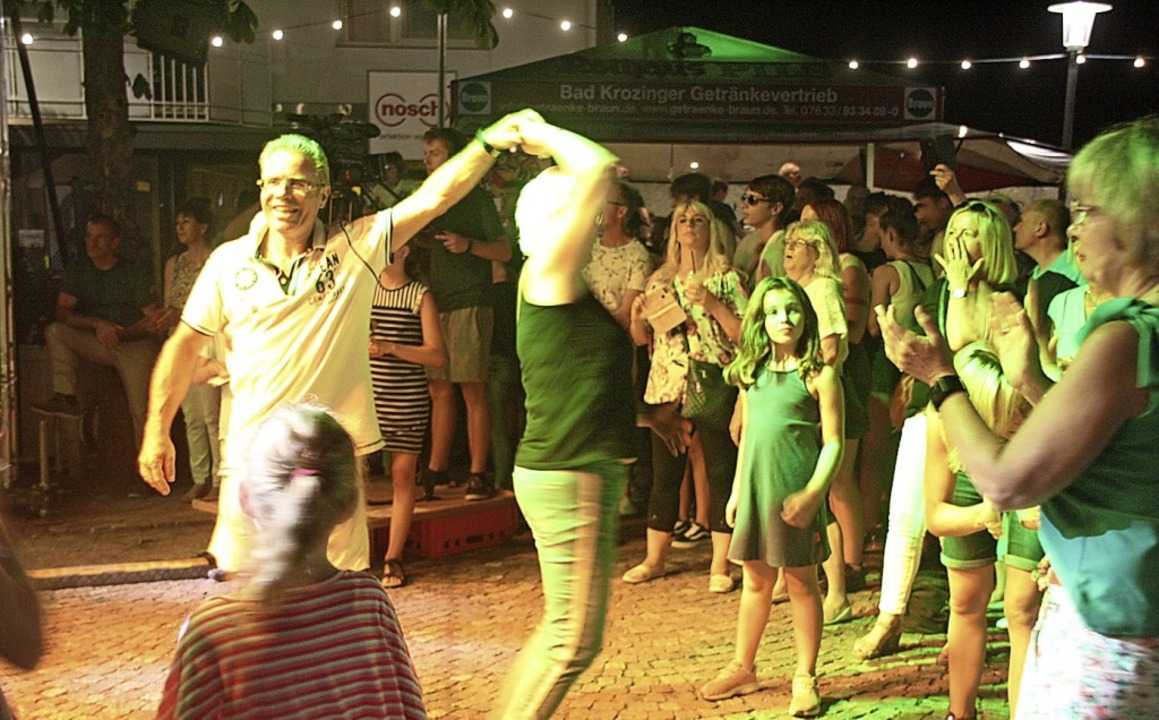 Ruhelos durch die Nacht heizten die Al...ikum mit Partykrachern ordentlich ein.  | Foto: Hans Jrgen Kugler