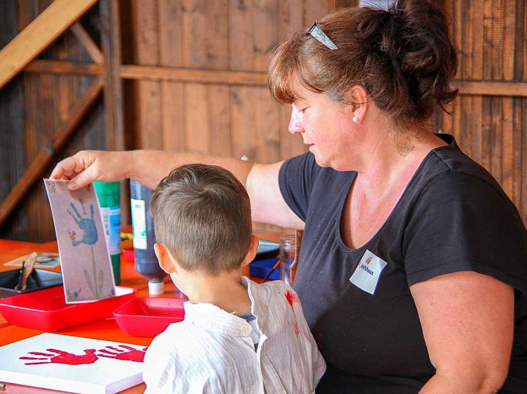 Trotz Hitze ein Erfolg: Das Sommerfest des St. Josefshauses Herten, das zum 140-jhrigen Bestehen der Einrichtung auch den Blick auf die Historie richtete.