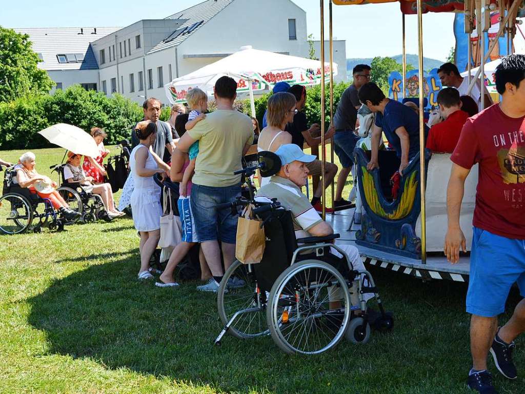 Trotz Hitze ein Erfolg: Das Sommerfest des St. Josefshauses Herten, das zum 140-jhrigen Bestehen der Einrichtung auch den Blick auf die Historie richtete.