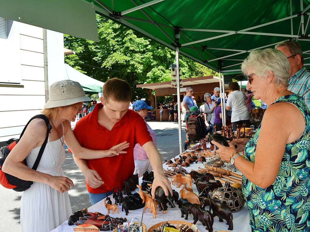 Trotz Hitze ein Erfolg: Das Sommerfest des St. Josefshauses Herten, das zum 140-jhrigen Bestehen der Einrichtung auch den Blick auf die Historie richtete.