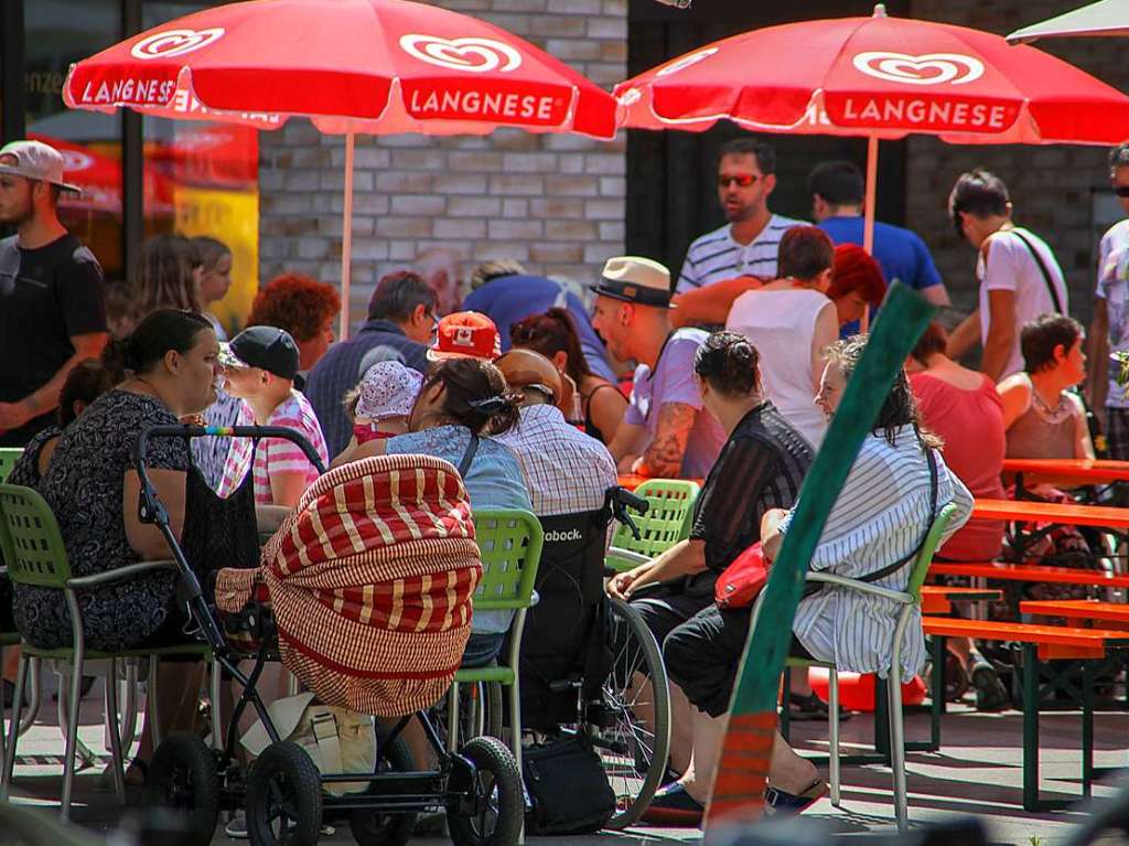 Trotz Hitze ein Erfolg: Das Sommerfest des St. Josefshauses Herten, das zum 140-jhrigen Bestehen der Einrichtung auch den Blick auf die Historie richtete.