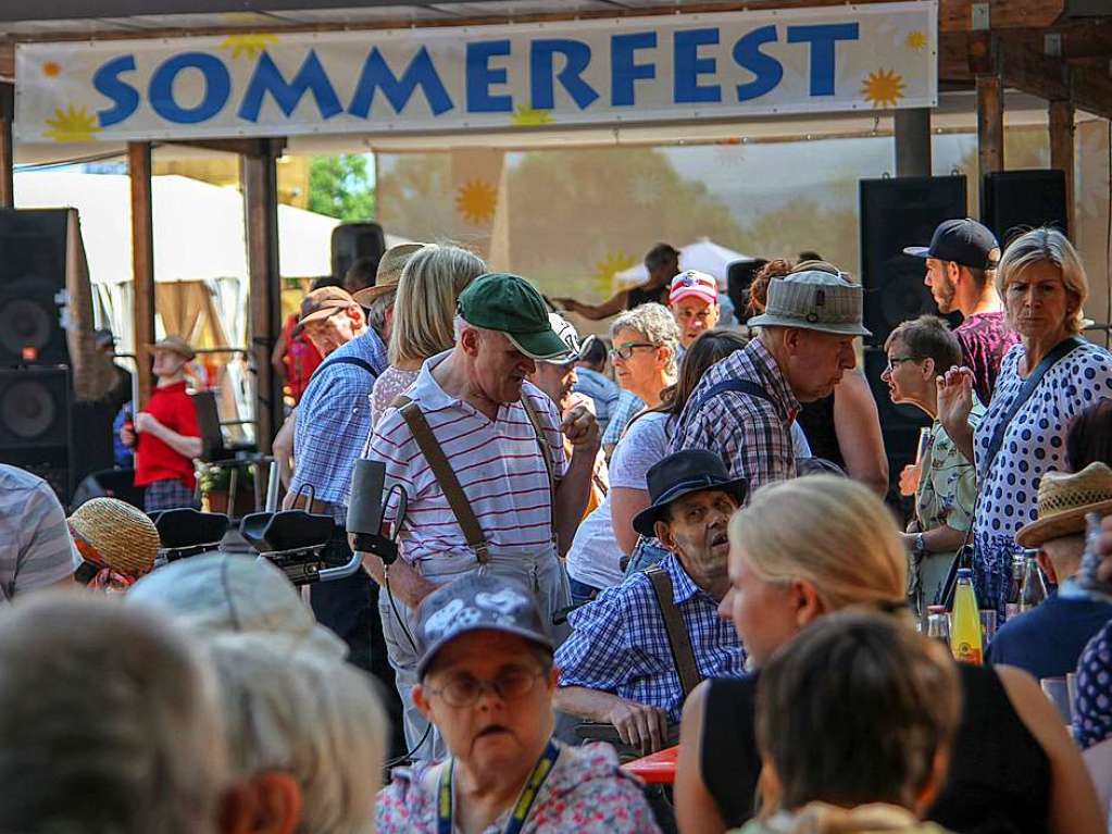 Trotz Hitze ein Erfolg: Das Sommerfest des St. Josefshauses Herten, das zum 140-jhrigen Bestehen der Einrichtung auch den Blick auf die Historie richtete.