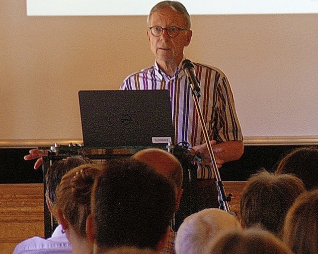 Klinikdirektor Frank Stefan  Mller gi...nblick in die forensische Psychiatrie.  | Foto: Johannes Sonnenberg