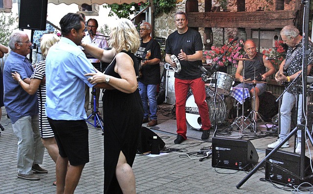 Fr einladende Tanz-Stimmung sorgte di... Daddies im Weingut Boos in Bahlingen.  | Foto: Christiane Franz