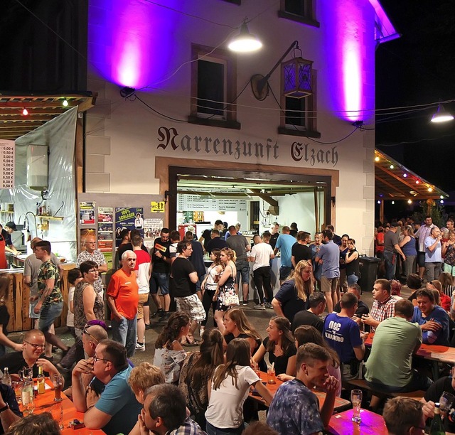 Hochbetrieb herrschte am Samstagabend auf dem Hafenfest.   | Foto: Daniel Fleig
