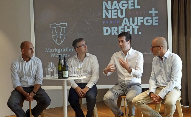 Dieter Hieber (links) sowie (von recht...e der Weinproduktion und -vermarktung.  | Foto: Yvonne Siemann