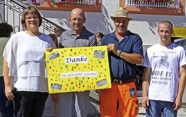 Ein &#8222;Danke schn&#8220; der Grun...ger, Michael Lber und Yannick Albiez.  | Foto: Dorothe Kuhlmann