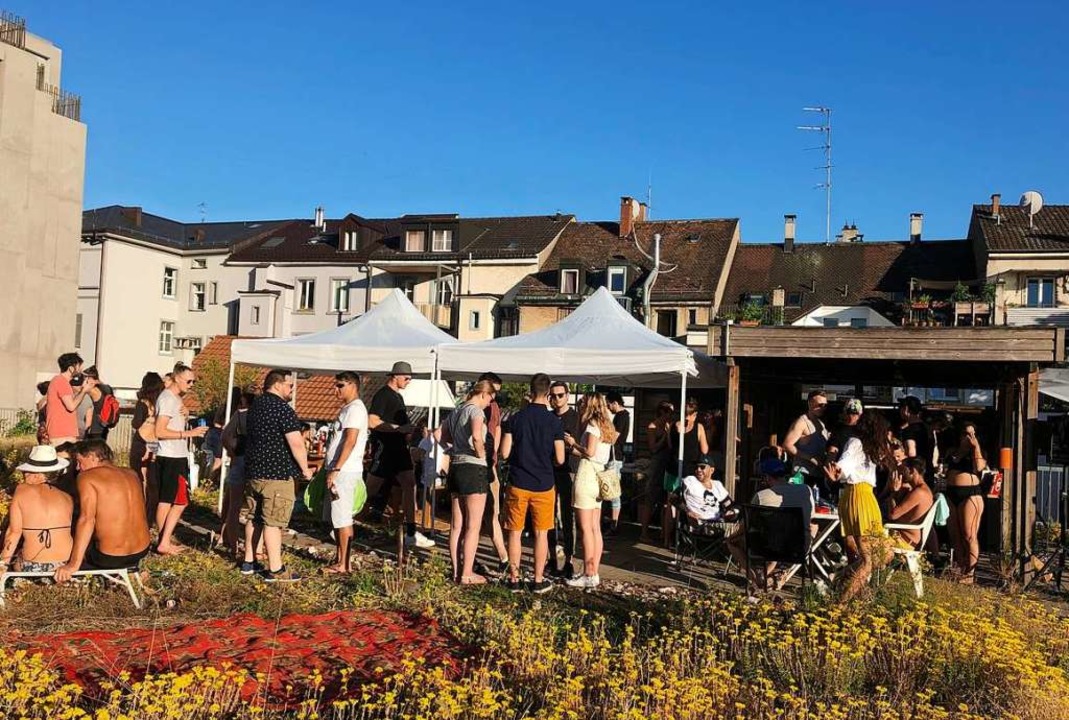 Partystimmung bei der Studenten-WG in Kleinbasel.  | Foto: Laura Wolfert