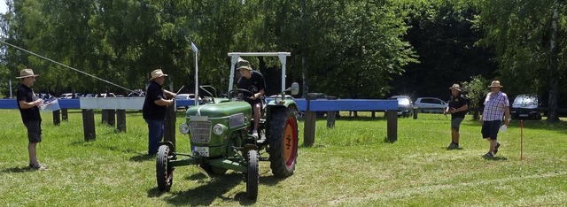 Im Schlepperparcours mussten die Fahrer  knifflige Aufgaben lsen.   | Foto: Dieter Fink