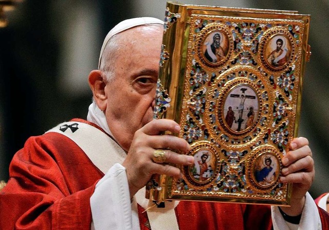 Papst Franziskus feiert eine Messe im Vatikan   | Foto: Gregorio Borgia (dpa)