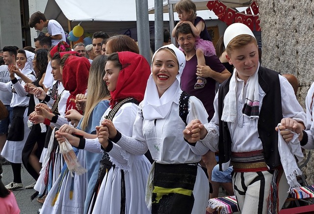 Musik  Verbindet:   Albanische Tanzschule    aus der Schweiz  | Foto: Martina David-Wenk