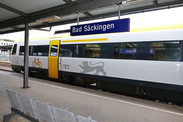 Fr die Elektrifizierung der Hochrhein...Bahnsteig Bad Sckingen erhht werden.  | Foto: Axel Kremp