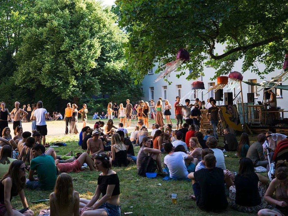 Am Samstag steigt das Sommerfest des S...ds und DJs, Pools, Workshops und mehr.  | Foto: Sebastian Lehmler