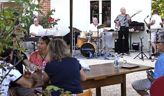 Die Band Blue Moon spielte beim Rosenf...eingut Rosen &amp; Wein in Bahlingen.   | Foto: Christiane Franz