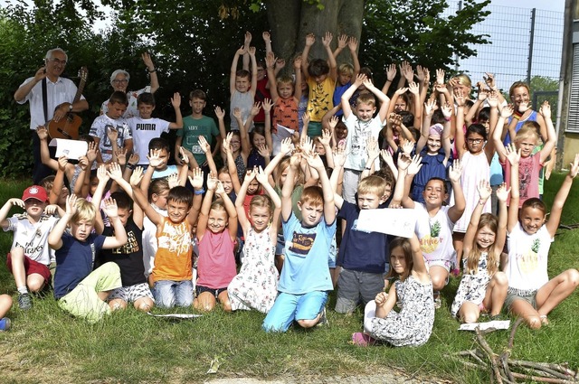 Die Lorenz-Oken-Grundschule Bohlsbach ...chts Schulleiterin  Frdrique Kerker   | Foto: Barbara Puppe