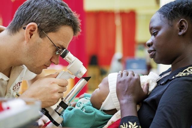Ein Augenarzt arbeitet in Afrika – damit die Menschen nicht erblinden