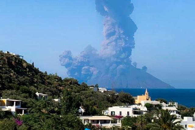 Ein Toter bei Ausbruch am Vulkan Stromboli – Touristen in Angst