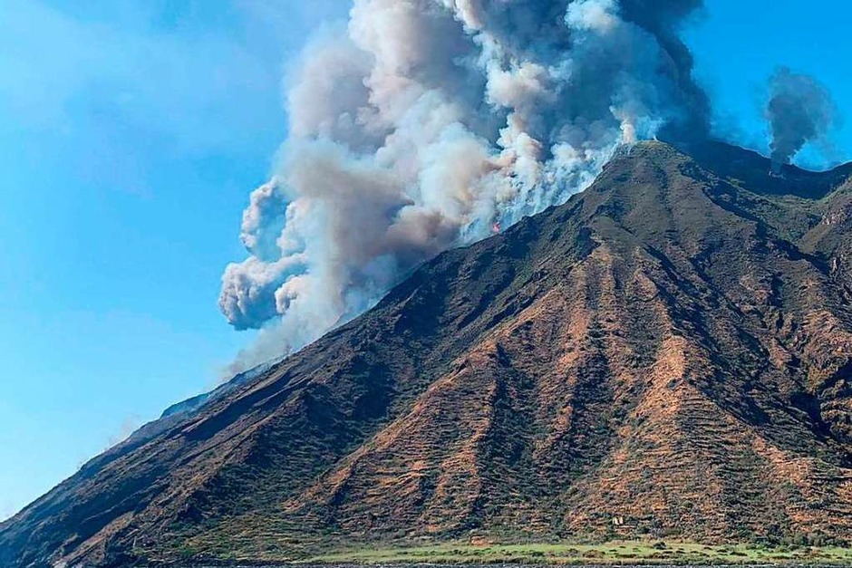 Rauchschwaden steigen vom Vulkan Stromboli auf. (Foto: MARIO CALABRESI (AFP)) Rauchschwaden steigen vom Vulkan Stromboli auf. (Foto: MARIO CALABRESI (AFP))