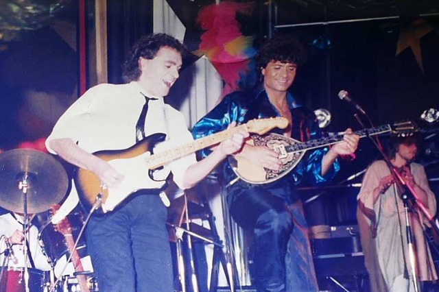 Der Offenburger Gitarrist Peter Oehler...s 1998 in der Band von Costa Cordalis.  | Foto: privat